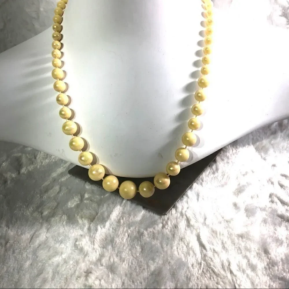 Light yellow plastic bead vintage 1980’s necklace